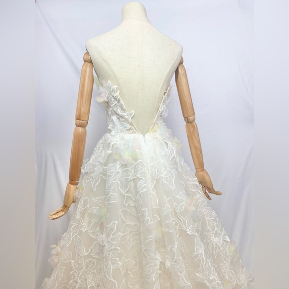 WHIMSICAL FLORAL APPLIQUE STRAPLESS TULLE A-LINE WEDDING DRESS & VEIL - Picture 5 of 10